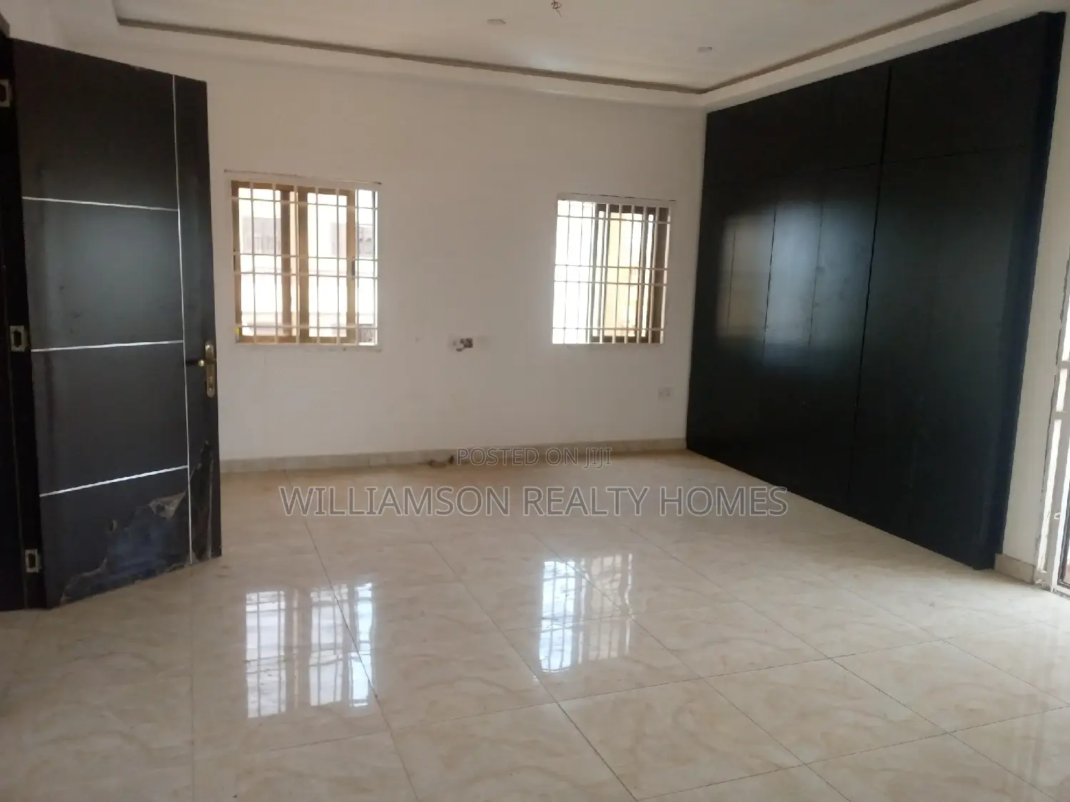 5bdrm Mansion in Hfc Estate, Spintex for sale