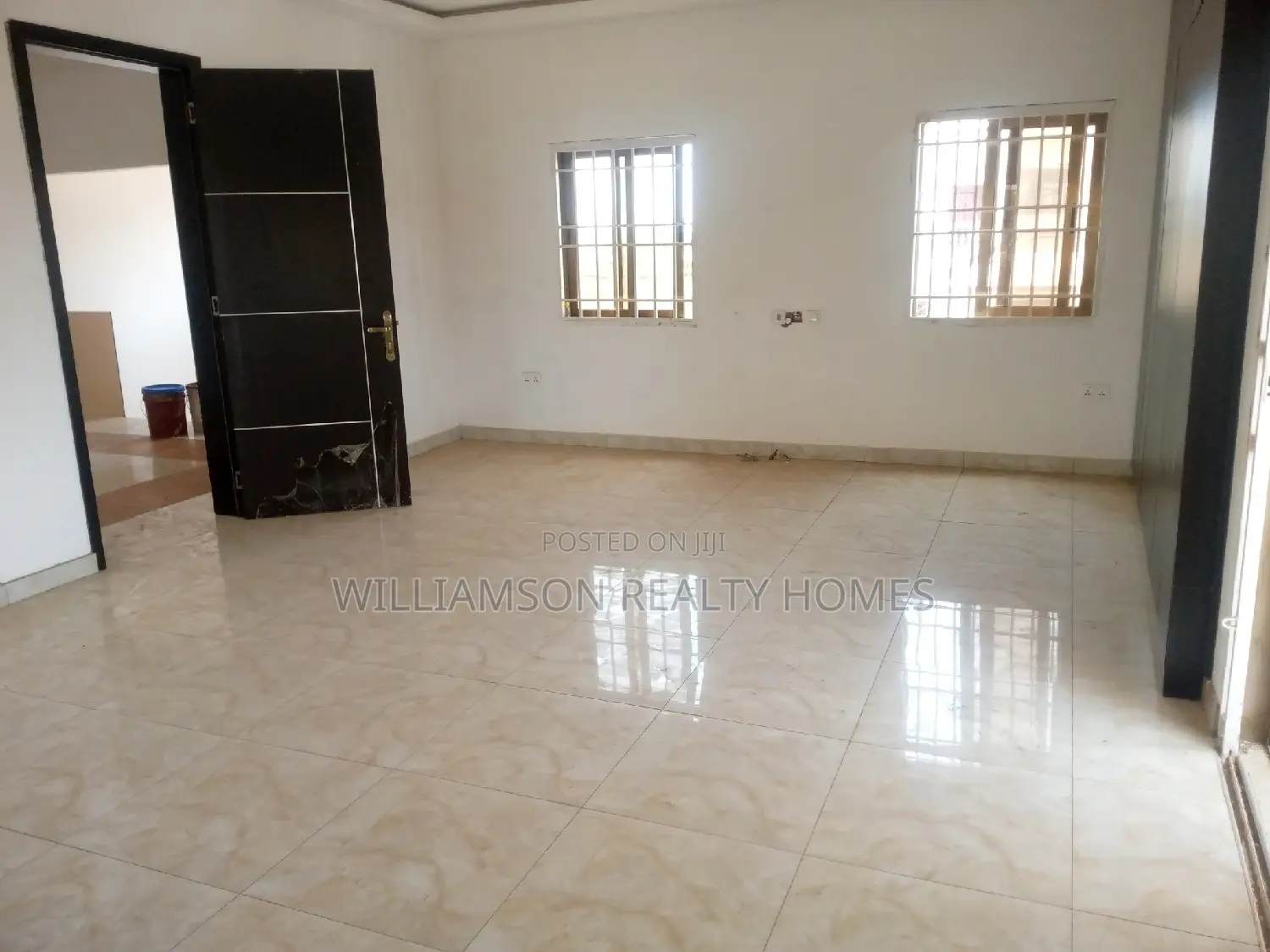 5bdrm Mansion in Hfc Estate, Spintex for sale