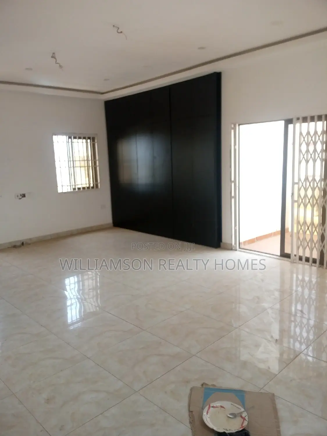 5bdrm Mansion in Hfc Estate, Spintex for sale