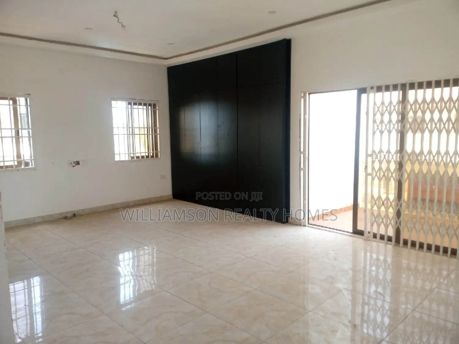 5bdrm Mansion in Hfc Estate, Spintex for sale