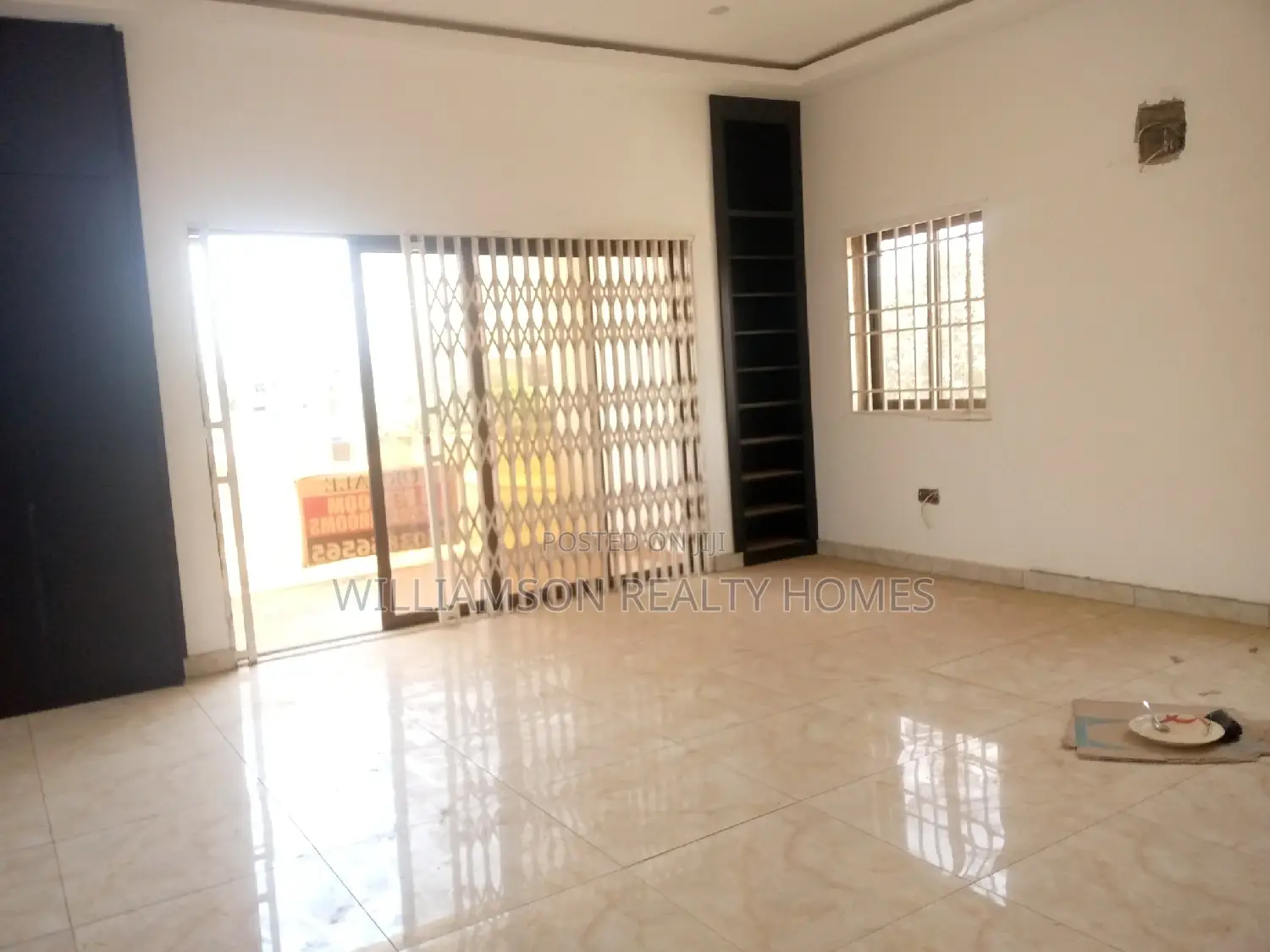 5bdrm Mansion in Hfc Estate, Spintex for sale