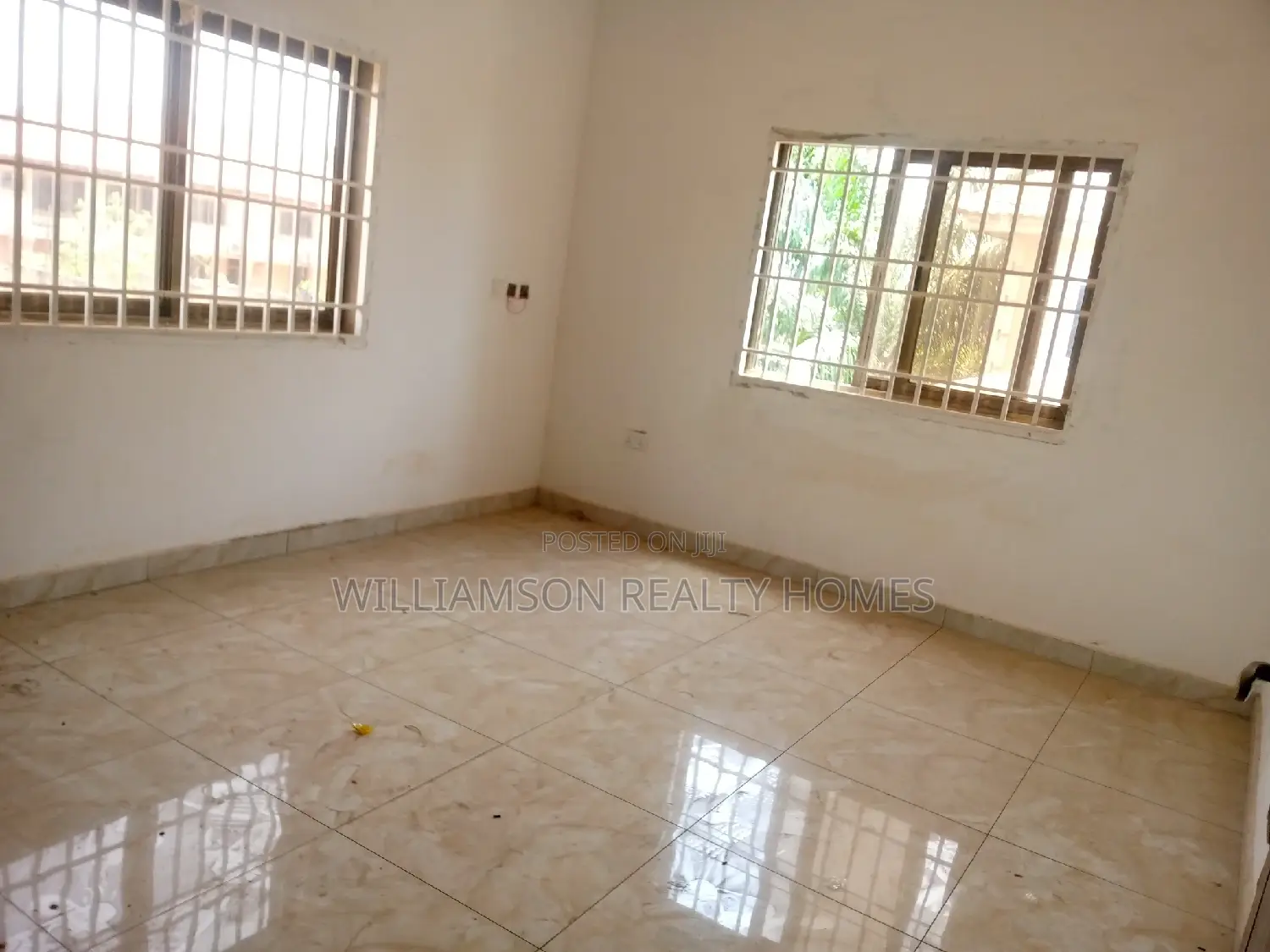 5bdrm Mansion in Hfc Estate, Spintex for sale