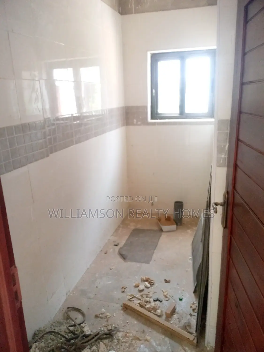 4bdrm Mansion in Around Devtraco, Spintex for Sale