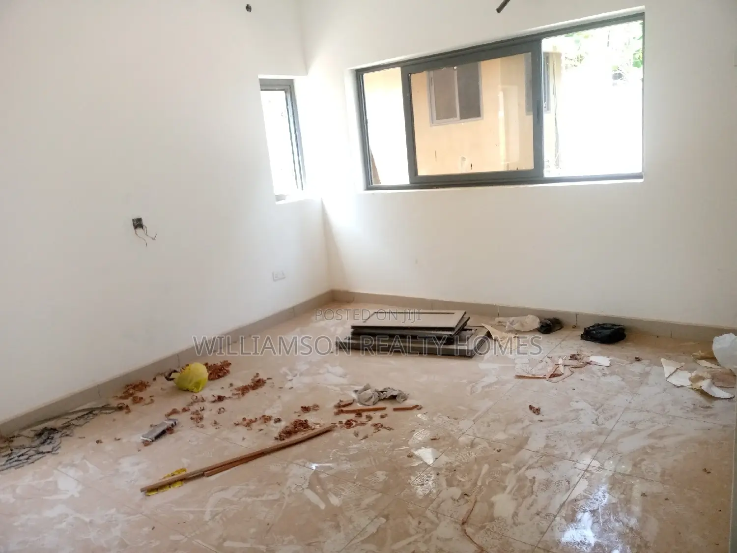4bdrm Mansion in Around Devtraco, Spintex for Sale