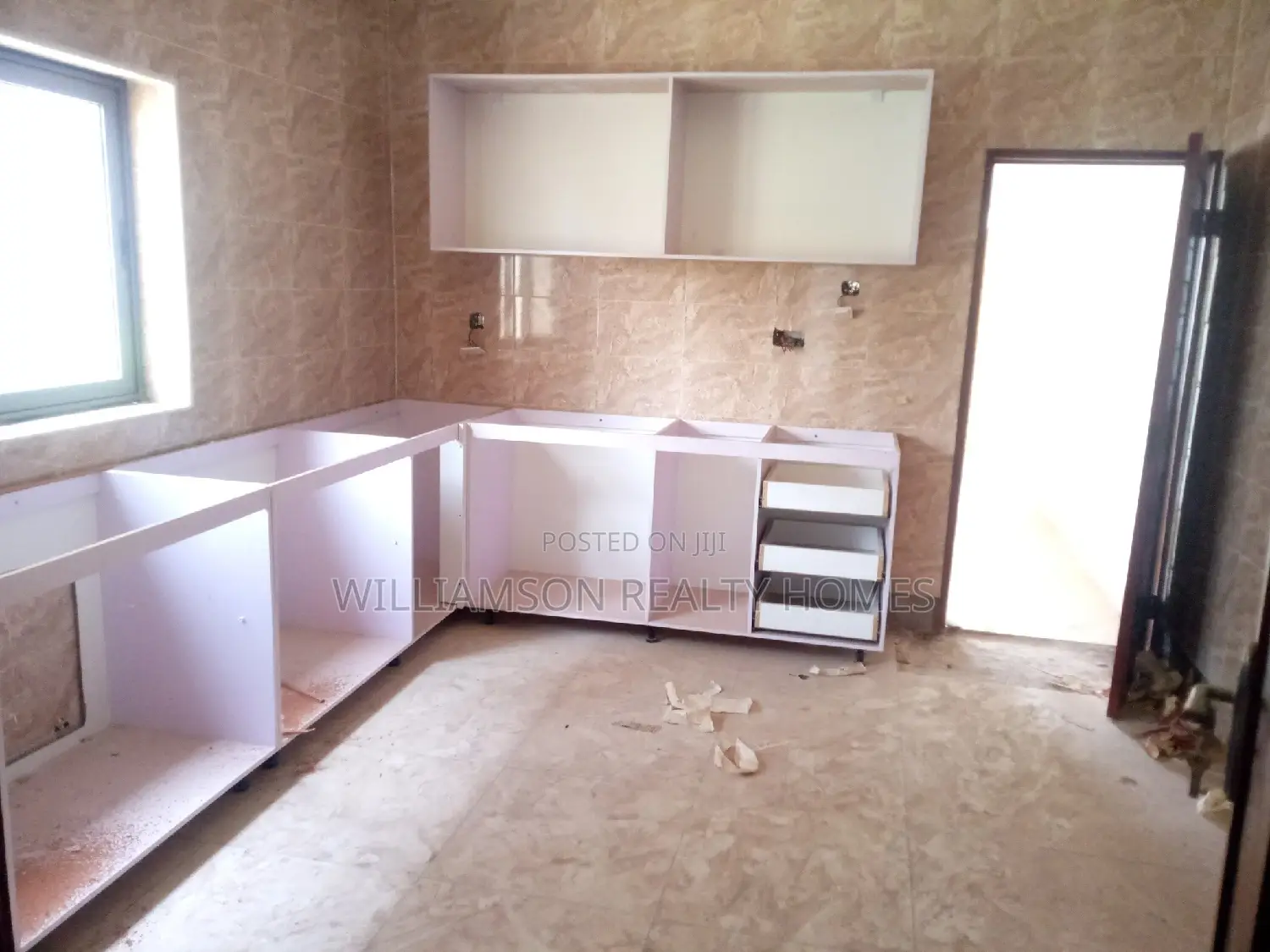 4bdrm Mansion in Around Devtraco, Spintex for Sale