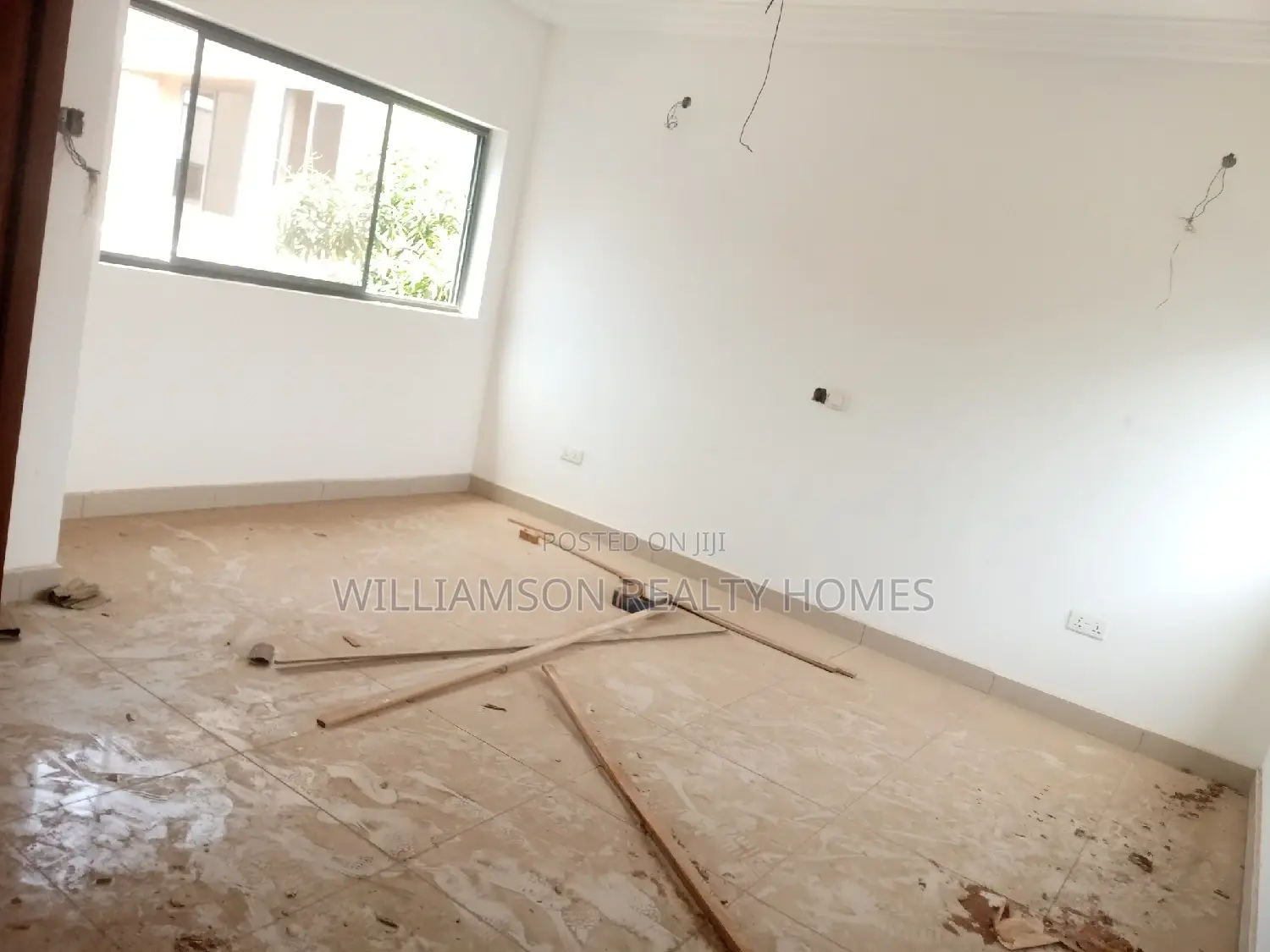 4bdrm Mansion in Around Devtraco, Spintex for Sale