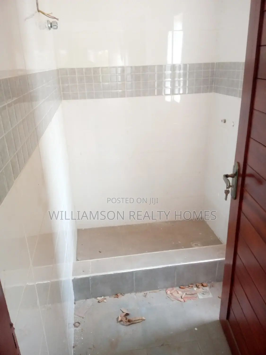 4bdrm Mansion in Around Devtraco, Spintex for Sale