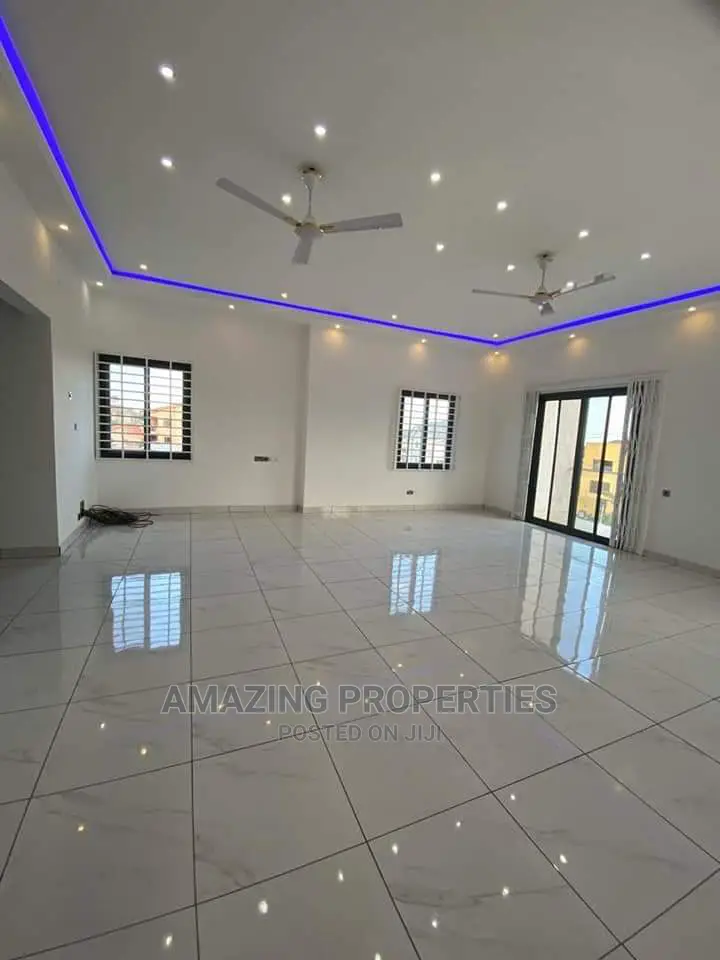 6bdrm House in East Legon, Accra Metropolitan for Sale