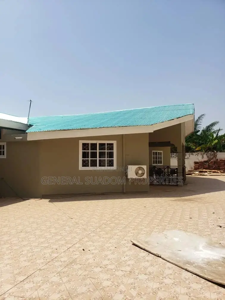 3bdrm House in Suadom Properties, Baatsona Total for rent