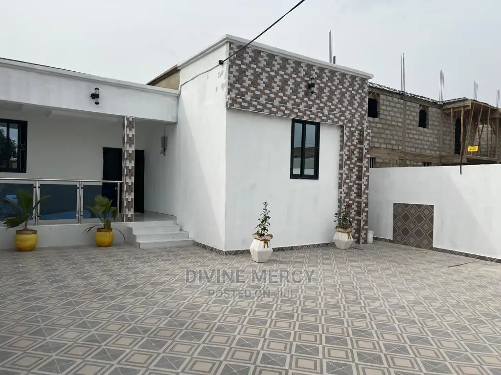3bdrm Bungalow in Divine Mercy Agency, Kasoa for sale