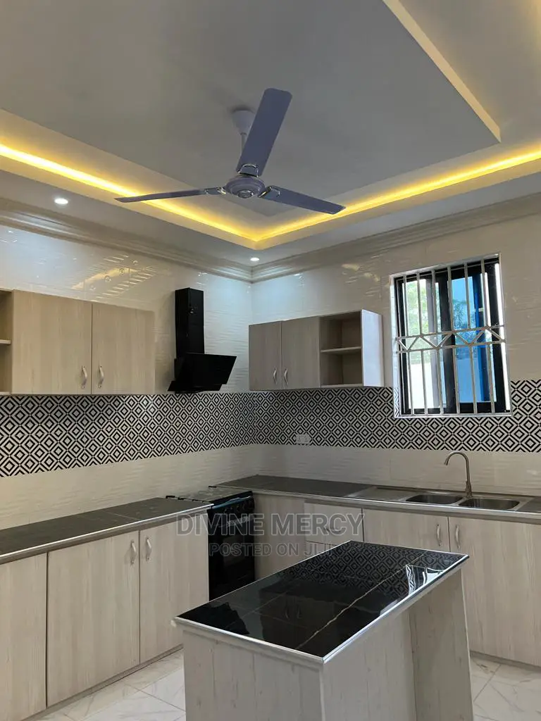 3bdrm Bungalow in Divine Mercy Agency, Kasoa for sale