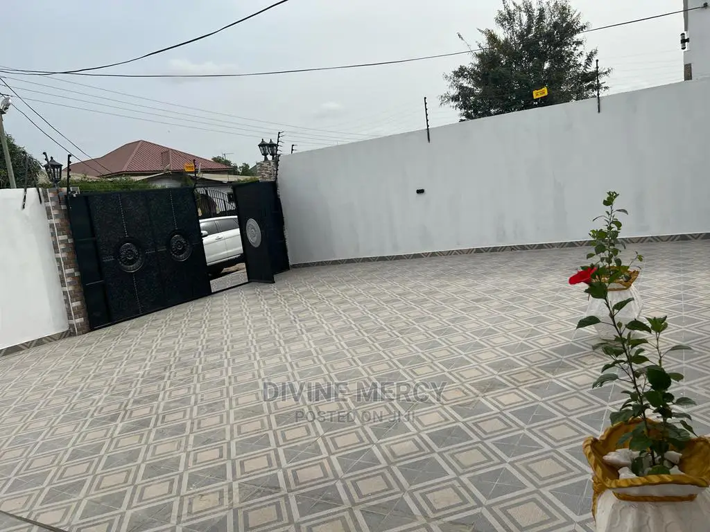 3bdrm Bungalow in Divine Mercy Agency, Kasoa for sale