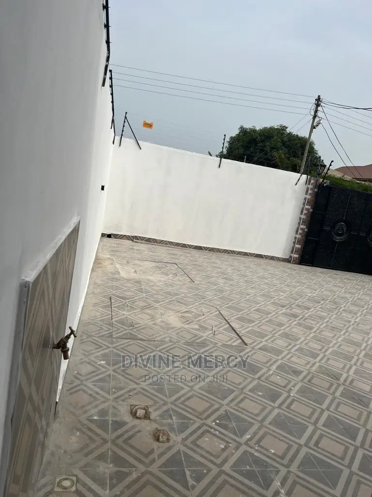 3bdrm Bungalow in Divine Mercy Agency, Kasoa for sale