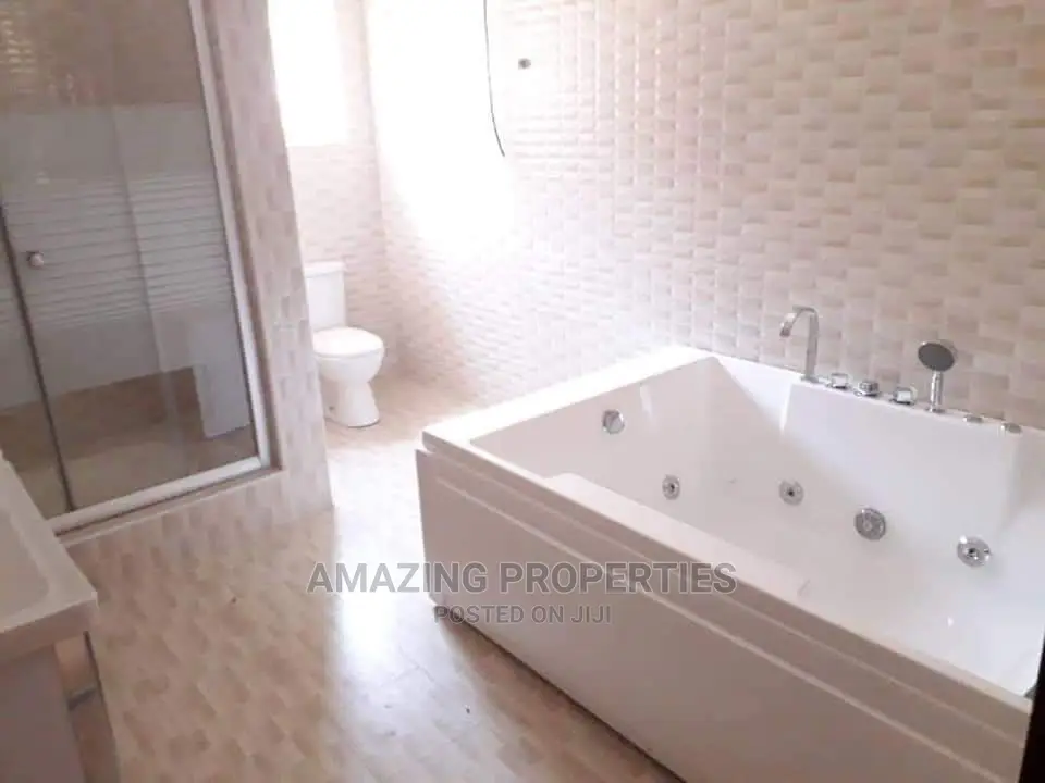 4bdrm House in East Legon for Sale
