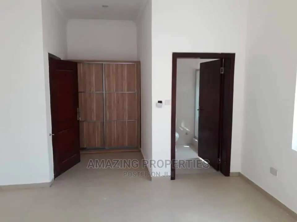 4bdrm House in East Legon for Sale