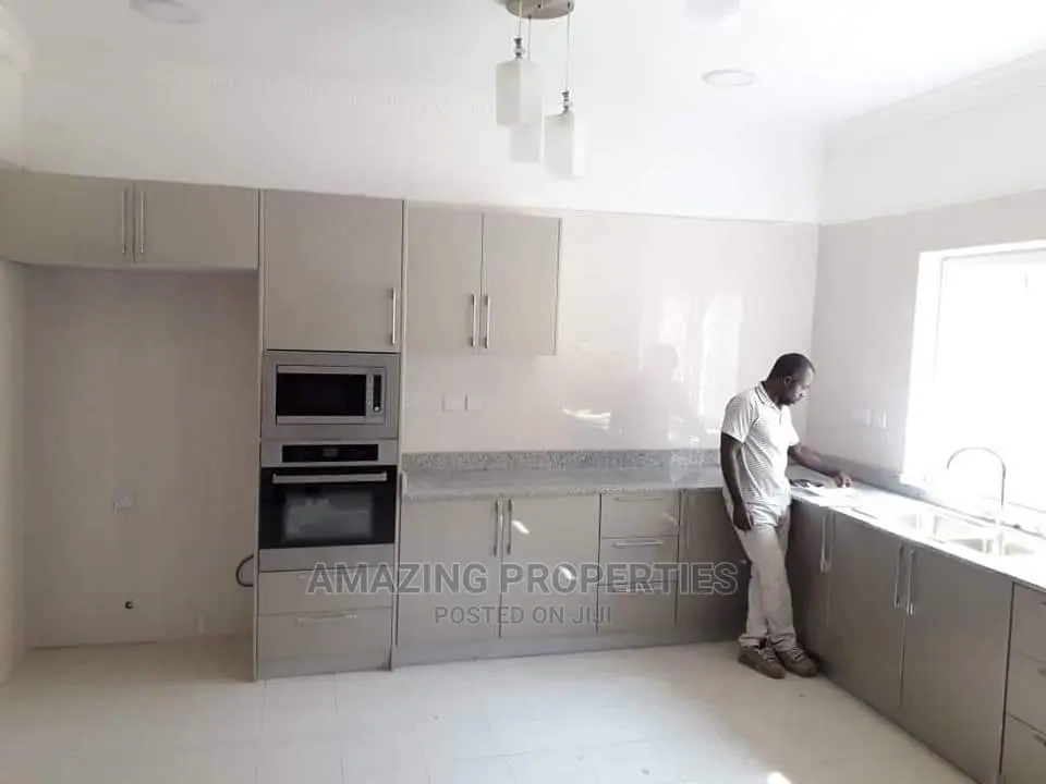 4bdrm House in East Legon for Sale