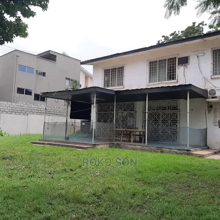 At Flag Staff House by Main Road Size 1,72 Acres