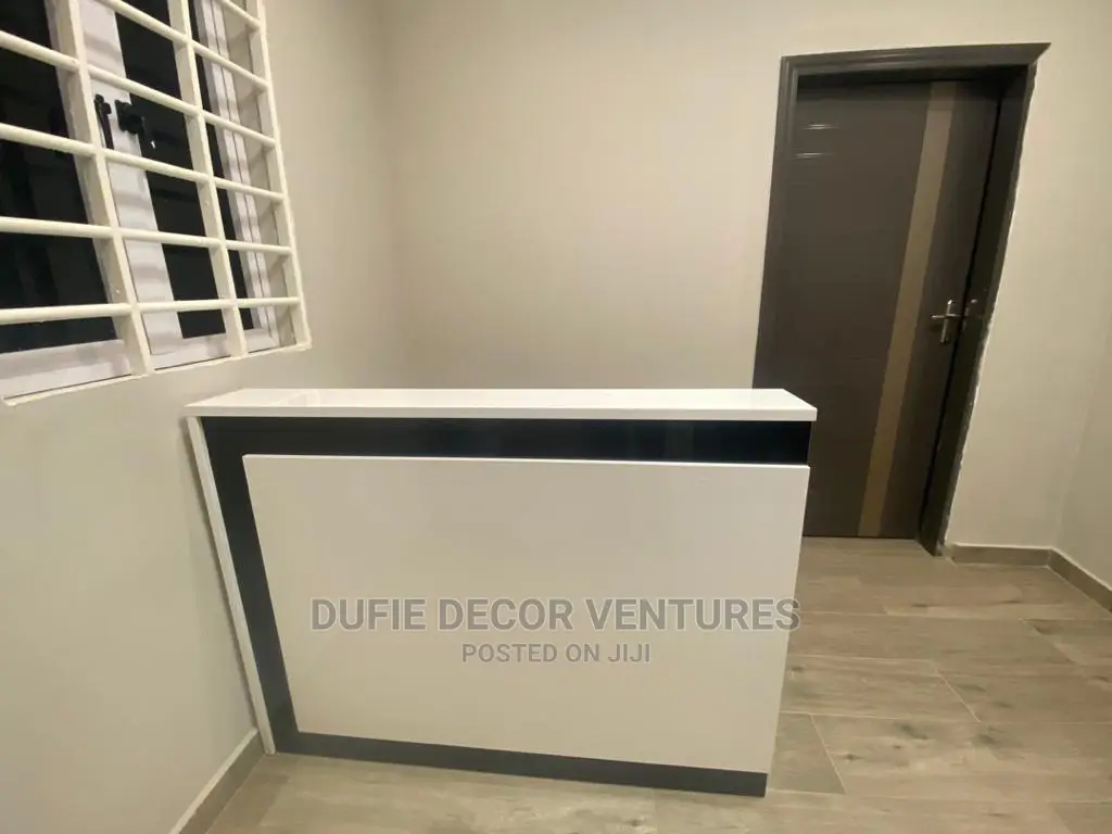 Classic Executive Front Desk