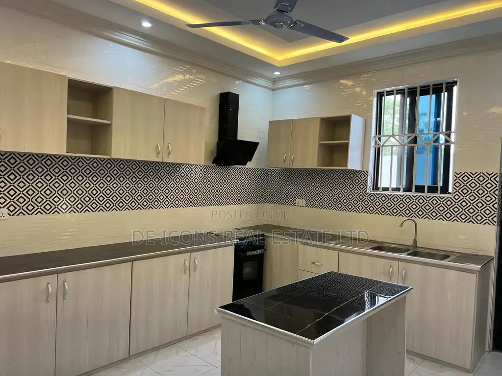 3bdrm House in De-Icons Real Estate, Awutu Senya East Municipal