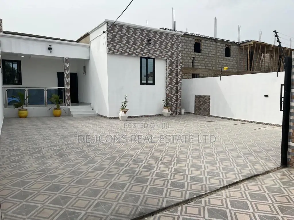 3bdrm House in De-Icons Real Estate, Awutu Senya East Municipal