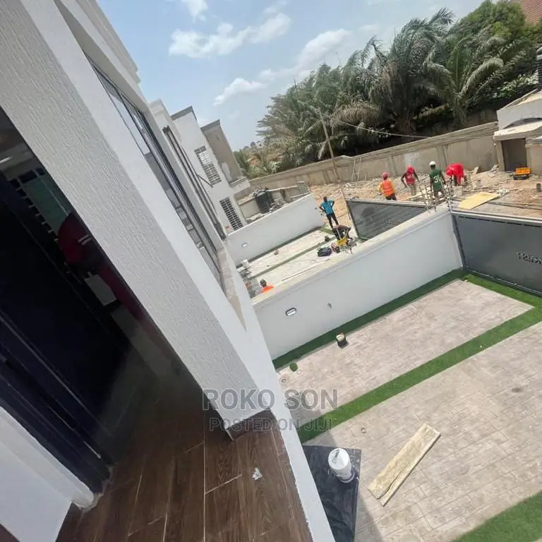 3bdrm Duplex in Dr Roko, School Junction for sale