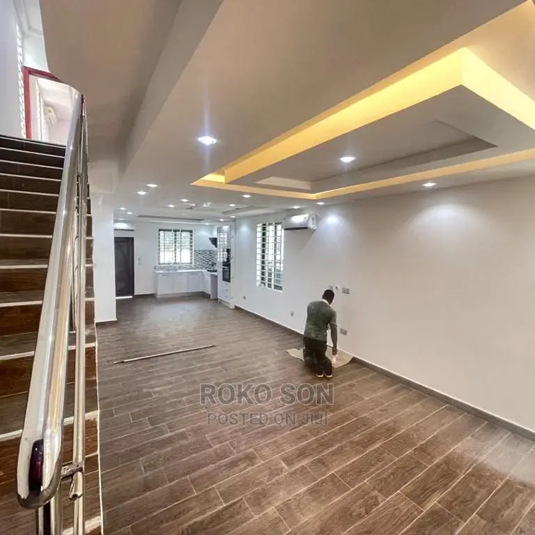 3bdrm Duplex in Dr Roko, School Junction for sale