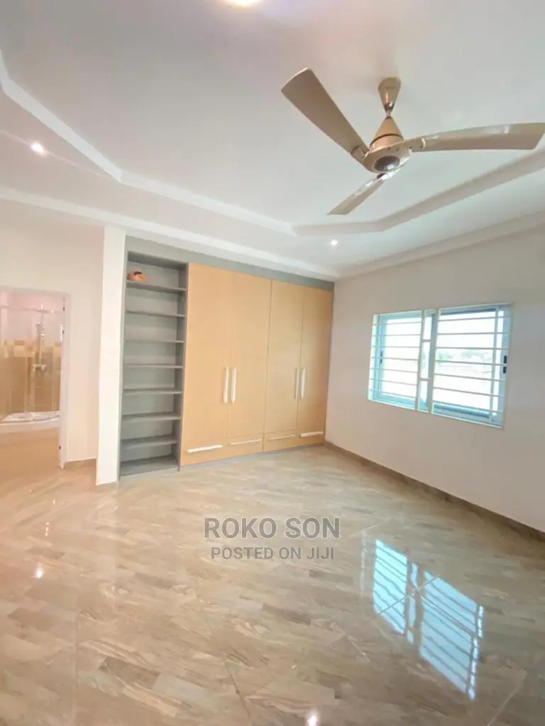 4bdrm Duplex in Dr Roko, Madina for sale