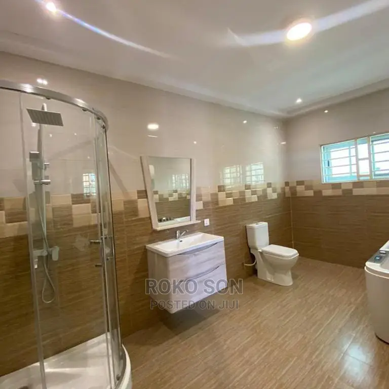 4bdrm Duplex in Dr Roko, Madina for sale