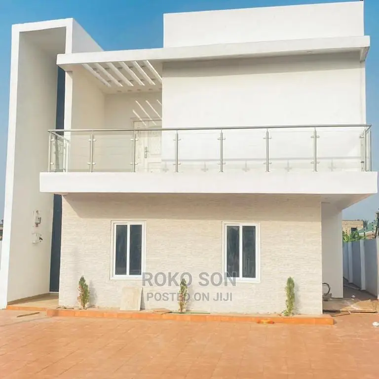 4bdrm Duplex in Dr Roko, Madina for sale