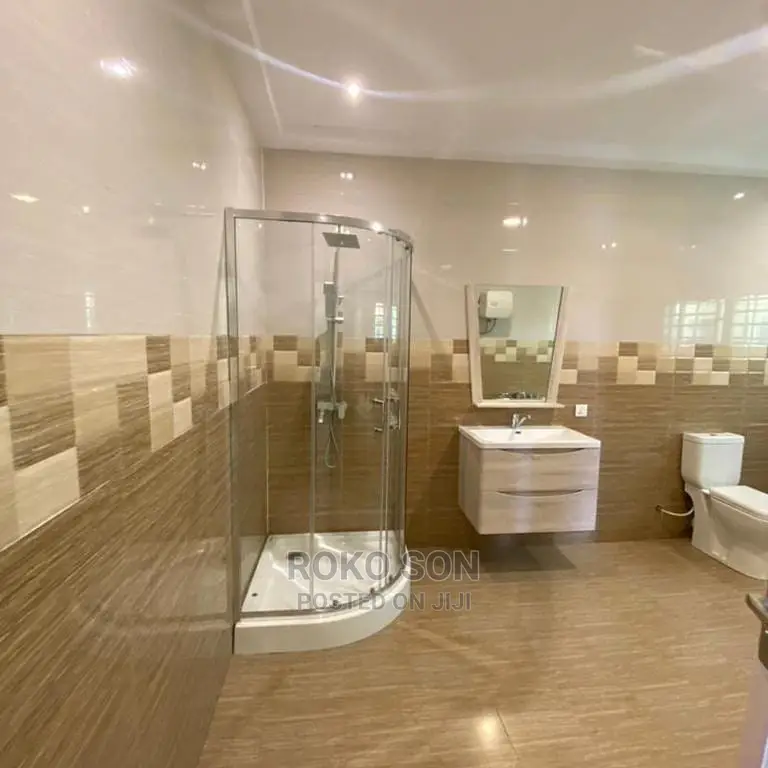 4bdrm Duplex in Dr Roko, Madina for sale