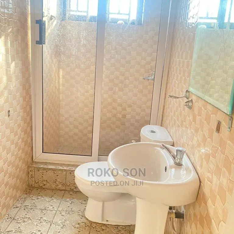 4bdrm Duplex in Dr Roko, Madina for sale