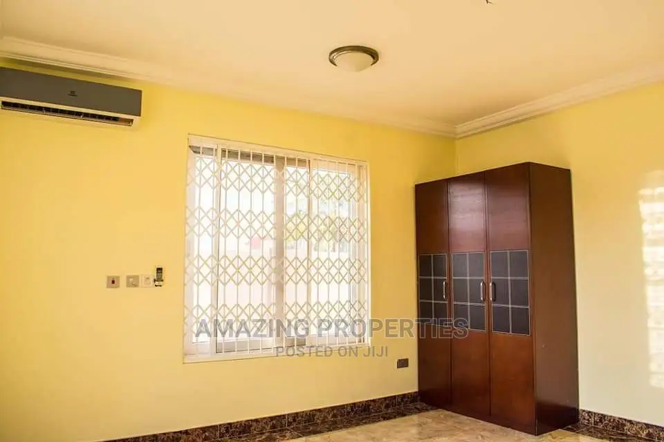 5bdrm House in Tema Community for Sale