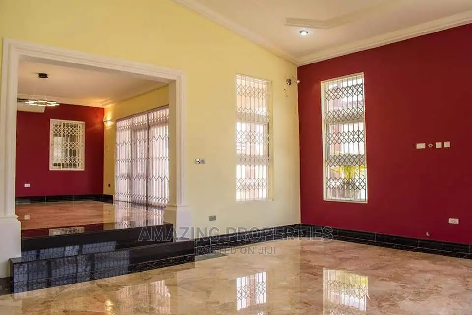 5bdrm House in Tema Community for Sale