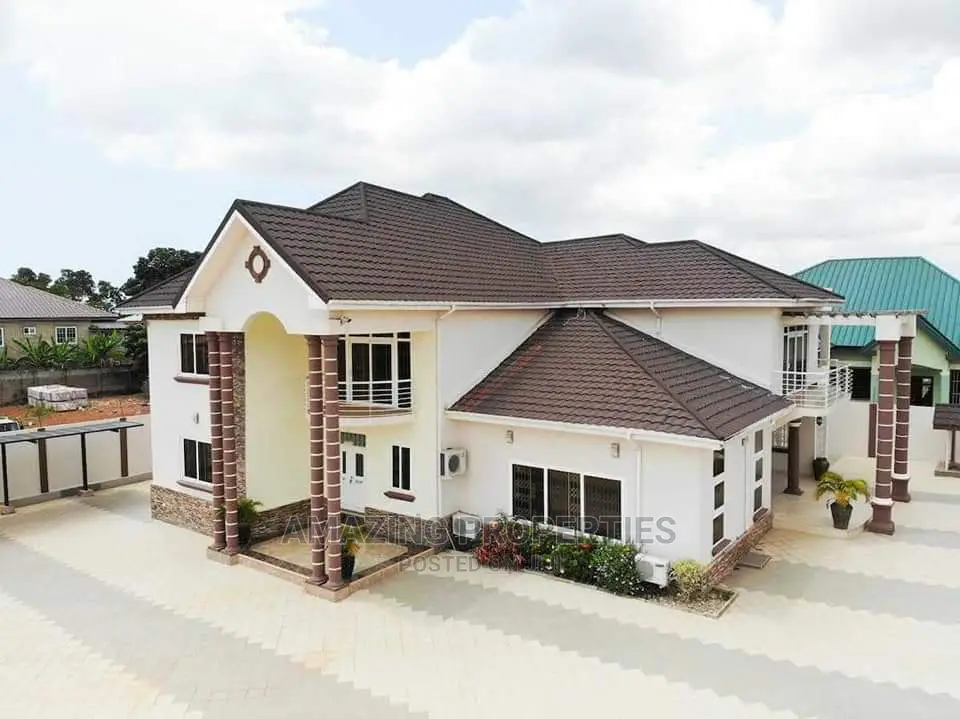 5bdrm House in Tema Community for Sale