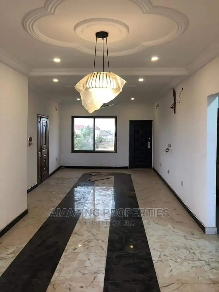 5bdrm House in Tema Community for Sale