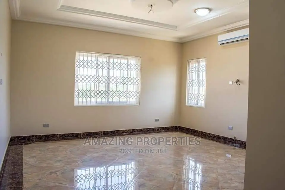 5bdrm House in Tema Community for Sale