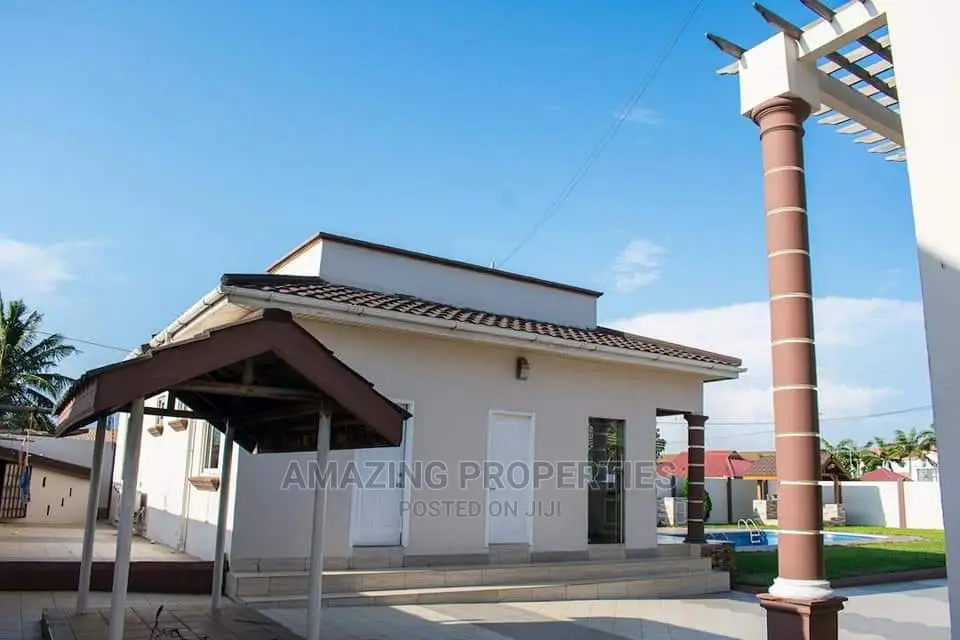 5bdrm House in Tema Community for Sale