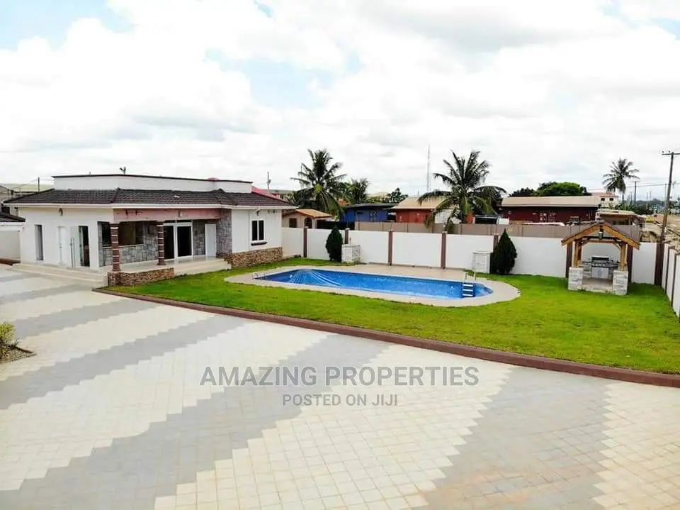 5bdrm House in Tema Community for Sale