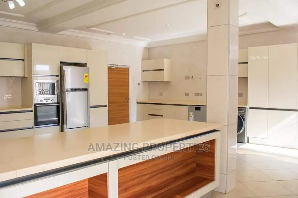 5bdrm House in Tema Community for Sale