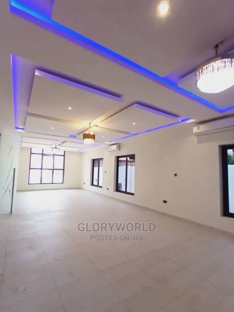5bdrm House in East Legon for sale