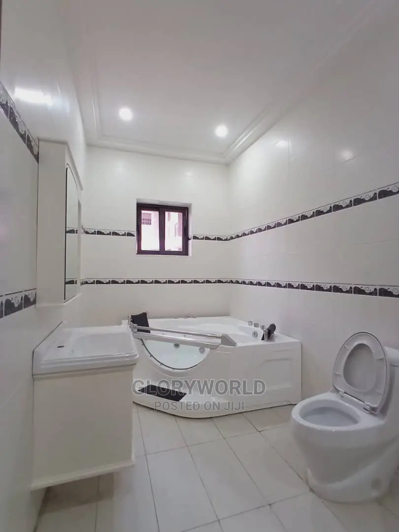 5bdrm House in East Legon for sale