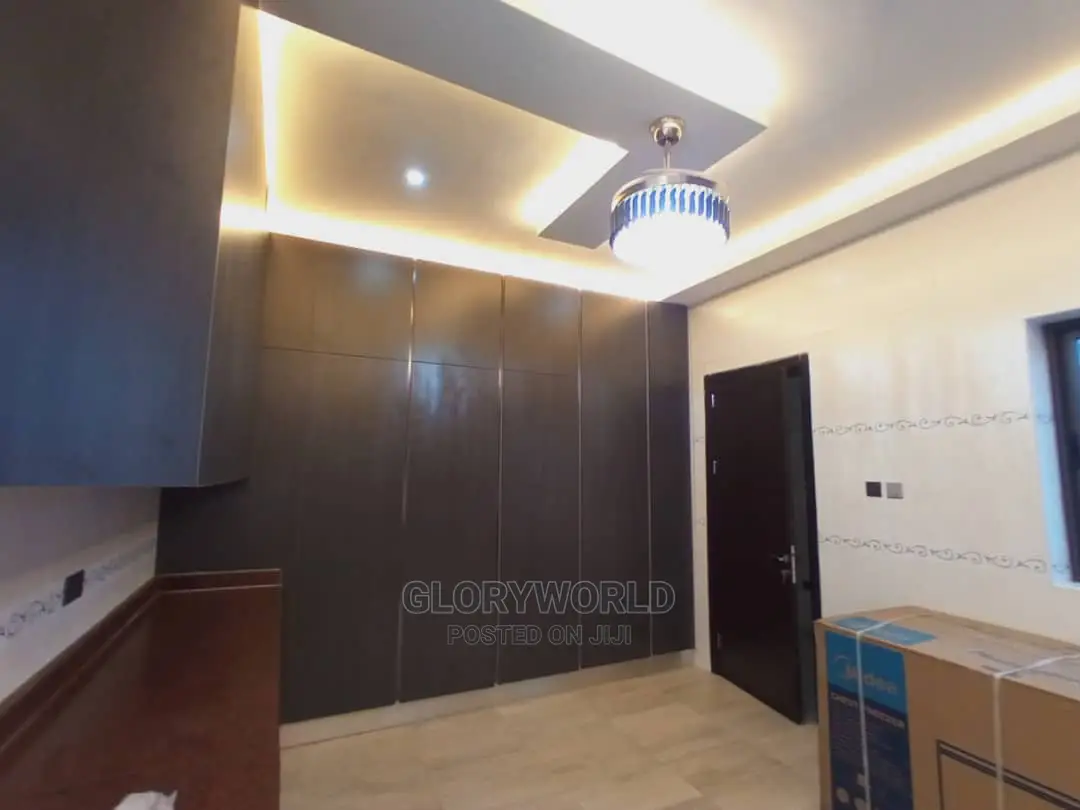 5bdrm House in East Legon for sale