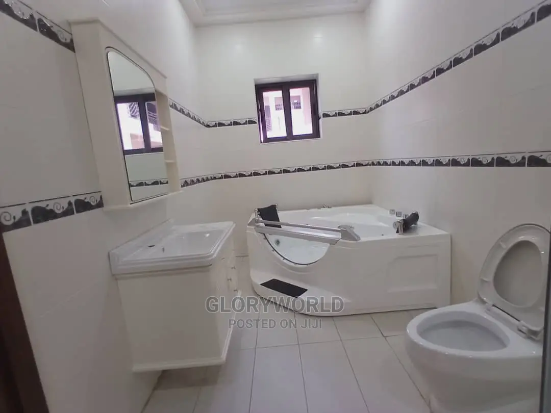 5bdrm House in East Legon for sale