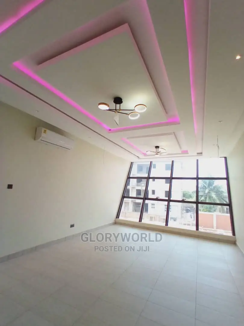 5bdrm House in East Legon for sale