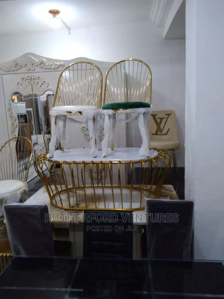 Dining Table and Chairs L