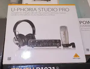 Behringer U-Phoria Studio PRO