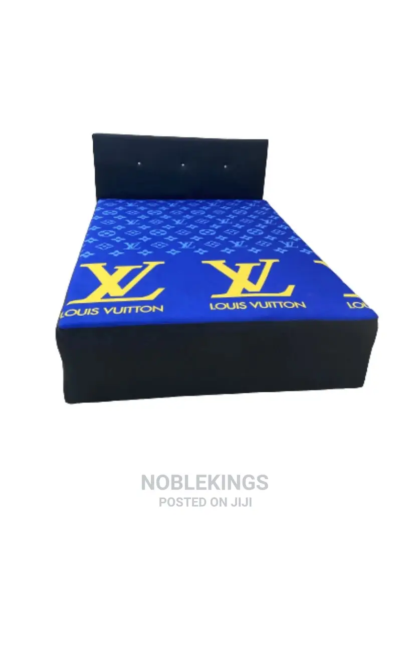 Durable Inbuilt Bed With Mattress in It