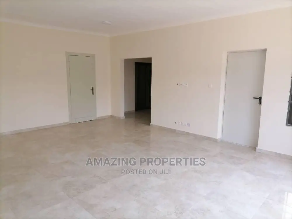 6bdrm Farm House in Labone for Rent