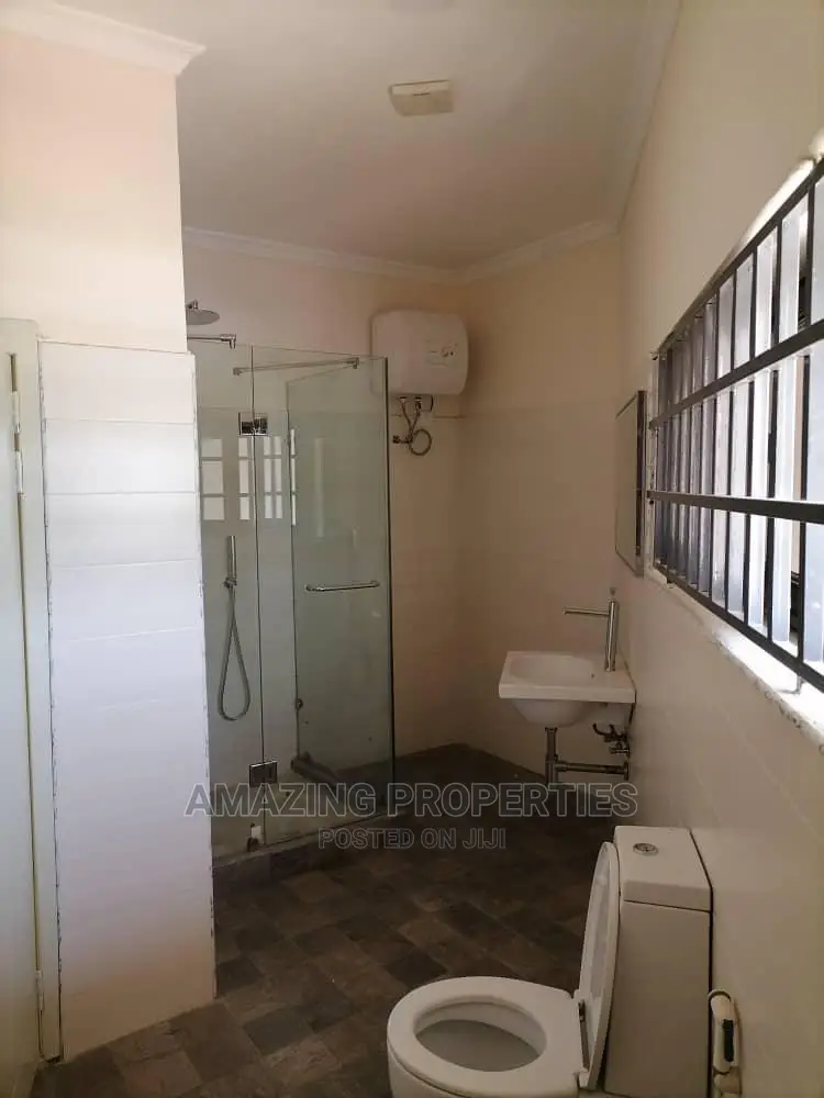 6bdrm Farm House in Labone for Rent