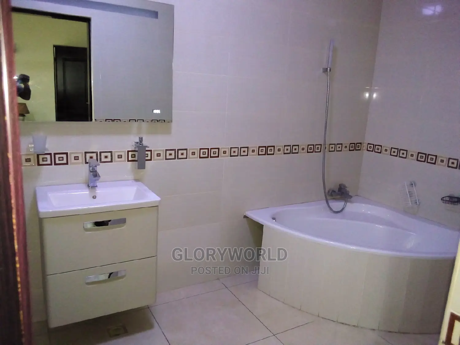 Furnished 4bdrm Condo in Tema Metropolitan for rent